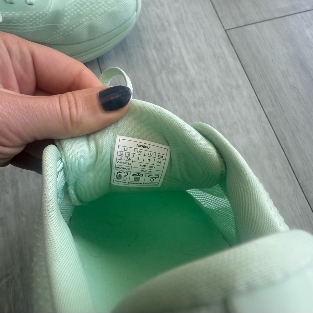 All Yoga Runner Spearmint Running Shoes - Picture 6 of 6